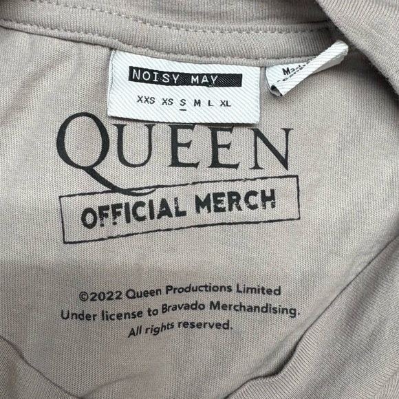 Queen Tee - Picture 2 of 5